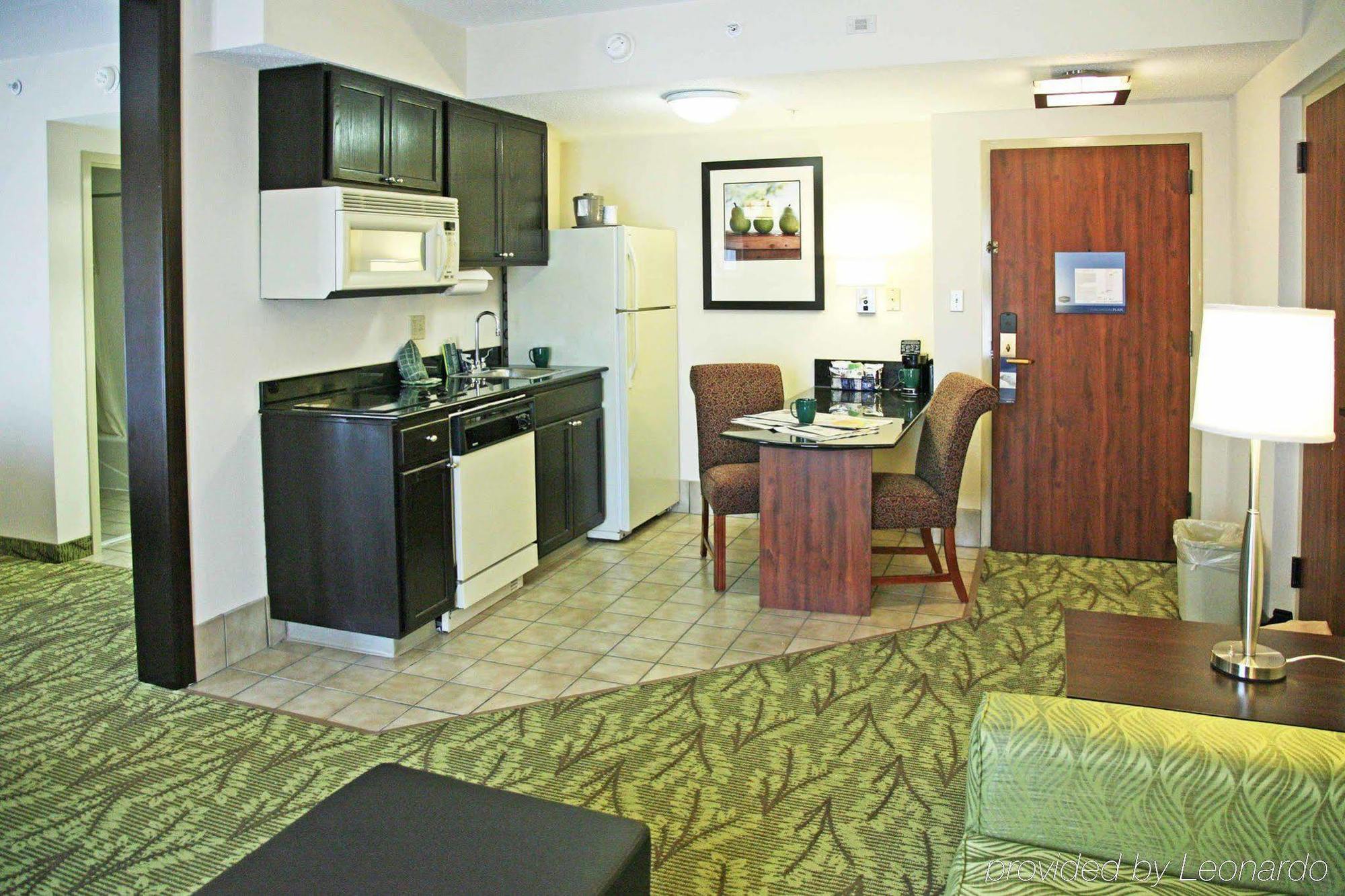 Hampton Inn & Suites Tulsa-Woodland Hills Room photo